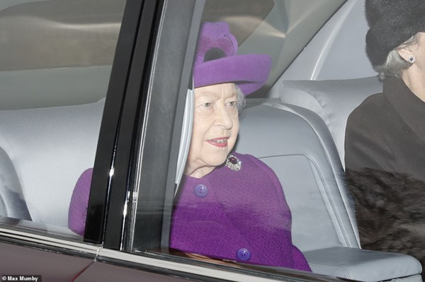 Lần đầu tiên Công nương Kate xuất hiện công khai cùng tình địch sau vụ lùm xùm ngoại tình của chồng, đáng chú ý là vẻ mặt của kẻ thứ 3-1