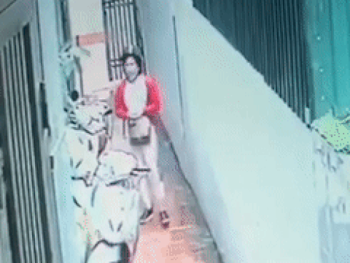 Trộm cạy khóa nhà dân ở TP.HCM để lấy xe máy-1