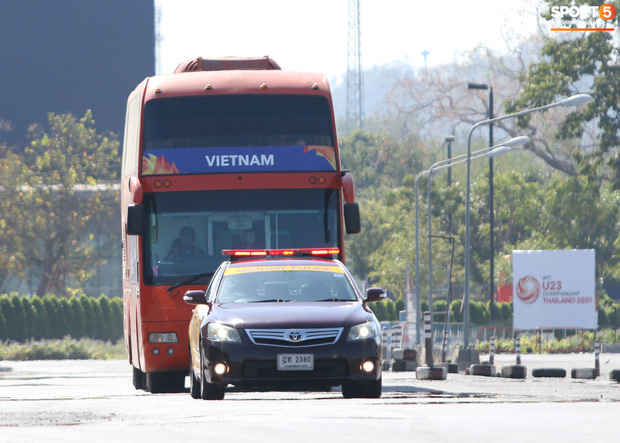 U23 Việt Nam được cảnh sát Hoàng gia Thái Lan bảo vệ cực nghiêm khi tới Buriram-1