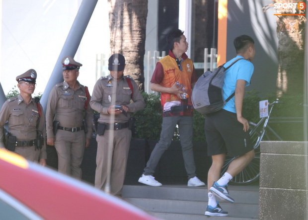 U23 Việt Nam được cảnh sát Hoàng gia Thái Lan bảo vệ cực nghiêm khi tới Buriram-5