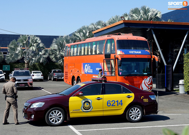 U23 Việt Nam được cảnh sát Hoàng gia Thái Lan bảo vệ cực nghiêm khi tới Buriram-7