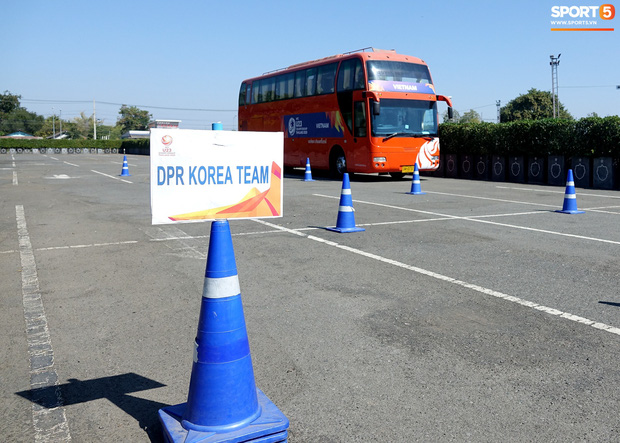 U23 Việt Nam được cảnh sát Hoàng gia Thái Lan bảo vệ cực nghiêm khi tới Buriram-8