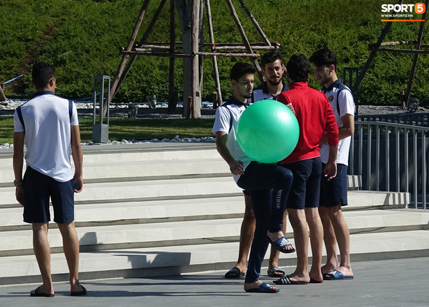 U23 Việt Nam được cảnh sát Hoàng gia Thái Lan bảo vệ cực nghiêm khi tới Buriram-9