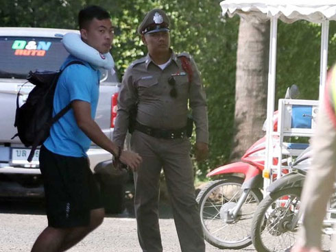 Quang Hải, Đức Chinh hào hứng check in cùng máy bay độc lạ tại Thái Lan khi di chuyển đến địa điểm thi đấu VCK U23 châu Á-5