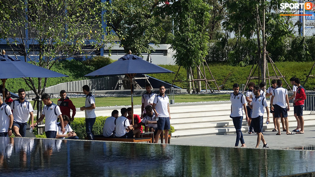 U23 Việt Nam được cảnh sát Hoàng gia Thái Lan bảo vệ cực nghiêm khi tới Buriram-11