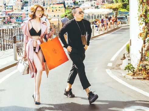 Chẳng cần hở hang, Ngọc Trinh vẫn khiến người ta phải wow với chiếc đầm đỏ khổng lồ, thuộc hàng đồ sộ nhất Vbiz-5