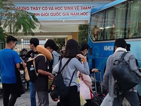 Khiến thầy giáo nổi điên mắng Ai giỏi lên dạy thay tôi, nam sinh liều lĩnh làm hành động khiến cả lớp hết hồn-2