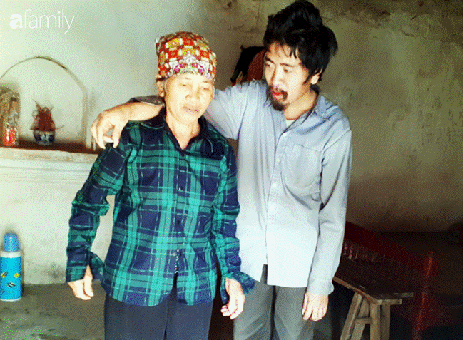 Tình yêu cháy bỏng của bà mẹ nghèo với cậu con trai tâm thần suốt hơn 30 năm-5