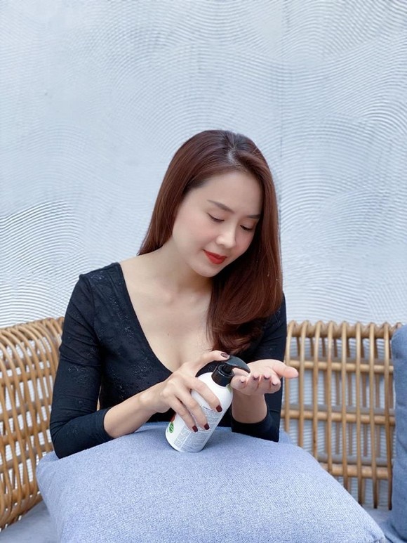 Hồng Diễm thoát xác cô Khuê diện đồ gợi cảm đi đu đưa, Bảo Tuần lộc nhanh chóng vào cảm thán-11