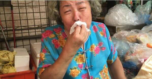 Mẹ Minh Đạo ngất xỉu, liên tục khóc khi nghe tin con trai giết vợ con rồi tự sát, hoàn cảnh gia đình khiến ai cũng xót xa-1