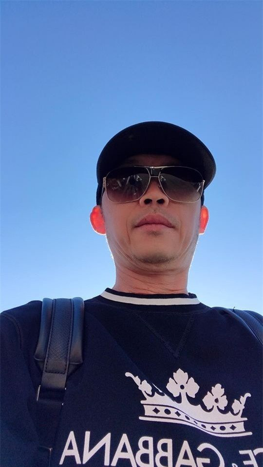 Hoài Linh chơi lớn, mặc toàn hàng hiệu, loạt ngôi sao nổi tiếng bình luận rôm rả-2