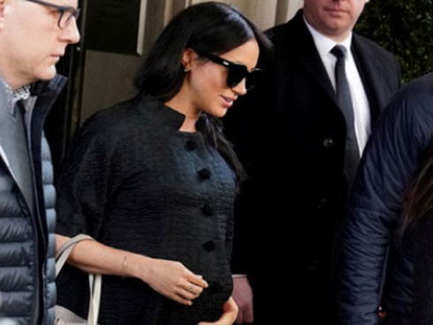 Vợ chồng Meghan Markle dính nghi án sắp bị loại khỏi gia đình Hoàng gia Anh bởi một loạt chi tiết bất thường