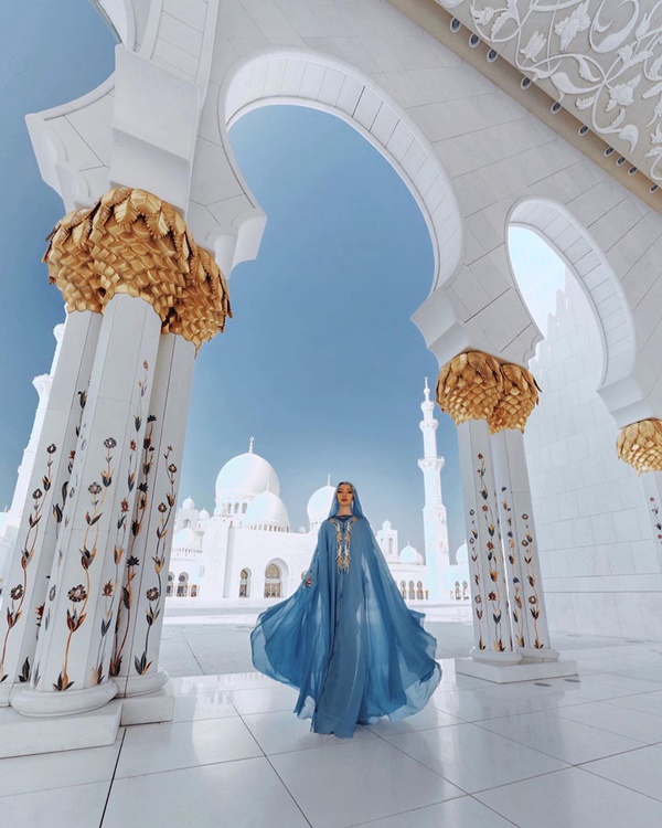 Choáng với nữ blogger kiếm 18 tỷ một năm nhờ đi du lịch khắp thế giới, đăng một bức ảnh nhận 240 triệu-10