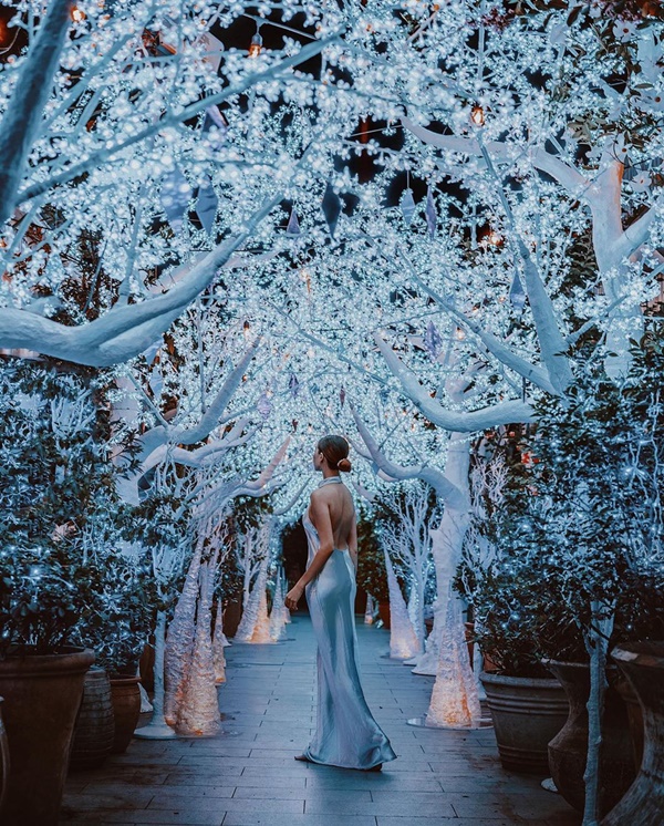 Choáng với nữ blogger kiếm 18 tỷ một năm nhờ đi du lịch khắp thế giới, đăng một bức ảnh nhận 240 triệu-18