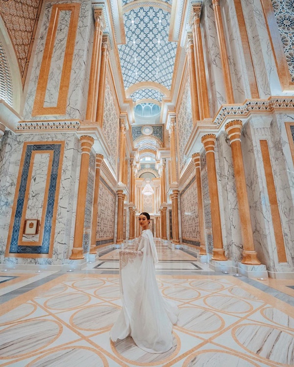 Choáng với nữ blogger kiếm 18 tỷ một năm nhờ đi du lịch khắp thế giới, đăng một bức ảnh nhận 240 triệu-21