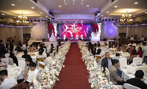 Diễn viên Trung Ruồi và bạn gái tổ chức đám cưới hoành tráng sau 3 năm hẹn hò-4