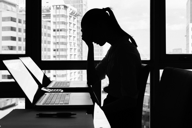 Sếp bảo phải làm 2 năm mới đc có bầu nhưng vô tình 2 vạch” trước thời hạn, nàng công sở liền nhận cái kết đắng-3