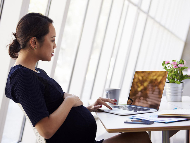 Sếp bảo phải làm 2 năm mới đc có bầu nhưng vô tình 2 vạch” trước thời hạn, nàng công sở liền nhận cái kết đắng-2