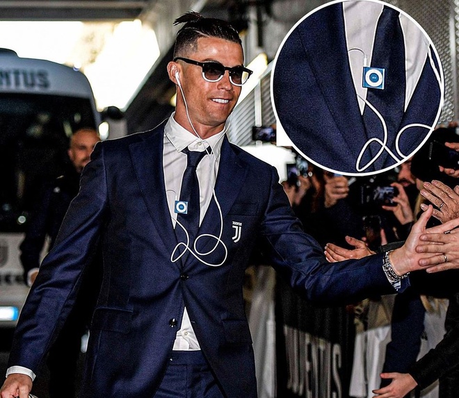 Ronaldo đang sống ở năm 2005 vì dùng iPod đời cũ-1