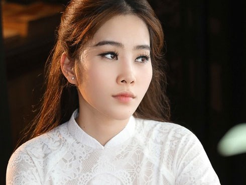 Hết tuyên bố yêu MC Quốc Bảo rồi đến đại gia Dubai, Nam Em giờ lại khẳng định đang độc thân và còn cầu xin điều này