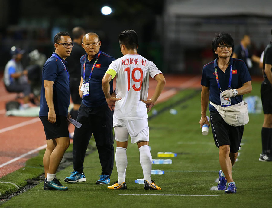 Quang Hải nặng tay, thầy Park làm gì để thanh thoát?-2