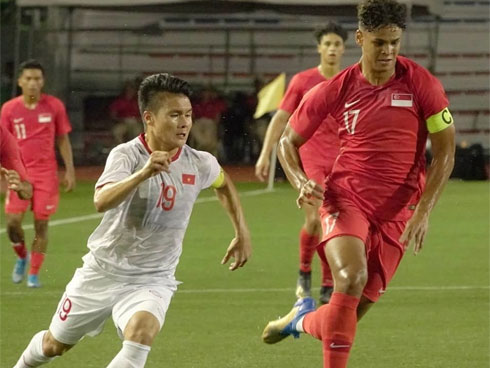 Quang Hải xử lý bóng đẳng cấp trên sân tập-1