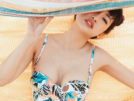DJ Trang Moon khoe vẻ đẹp đầy nóng bỏng