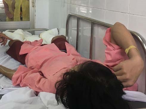 Vừa chiết xăng vừa hút thuốc gây cháy, hai vợ chồng và con trai tử vong thương tâm