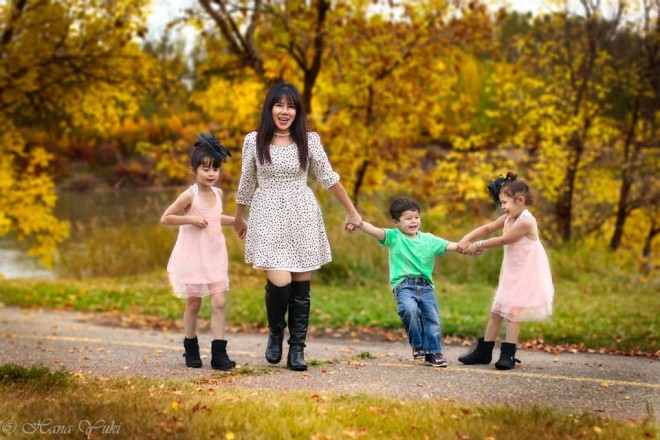 Mẹ 3 con chia sẻ kinh nghiệm dạy con làm việc nhà từ khi 2 tuổi-1