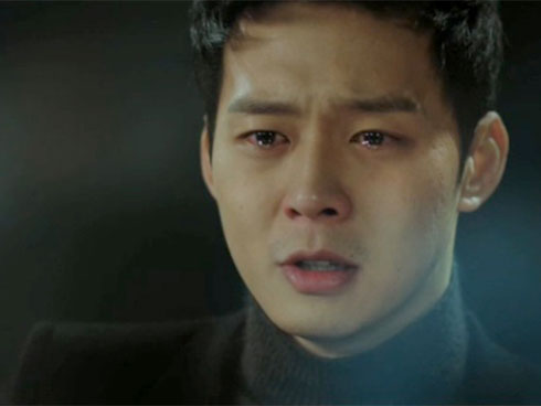 Thấy 1 cô gái tiến về phía chồng mình trong lễ cưới, tôi vội chạy đến không ngờ lại ngã sấp mặt trước đông đảo khách khứa, nhưng phản ứng của chồng mới khiến mọi người kinh ngạc-2