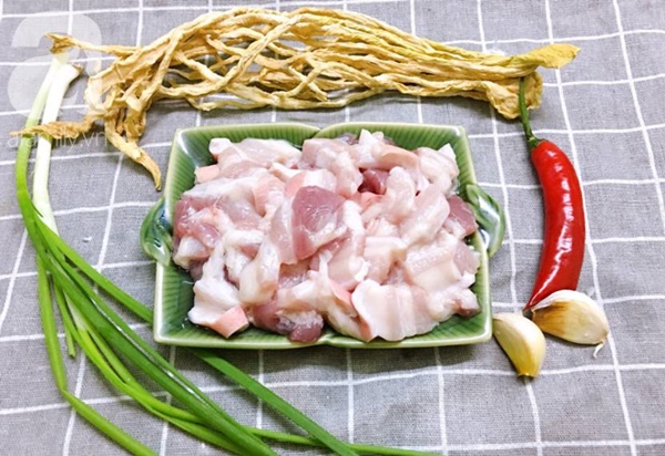 Mùa đông nhà tôi thường xuyên có món thịt ba chỉ rang kiểu này vì cả nhà ai cũng thích-1