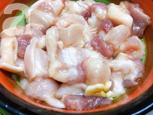 Mùa đông nhà tôi thường xuyên có món thịt ba chỉ rang kiểu này vì cả nhà ai cũng thích-3