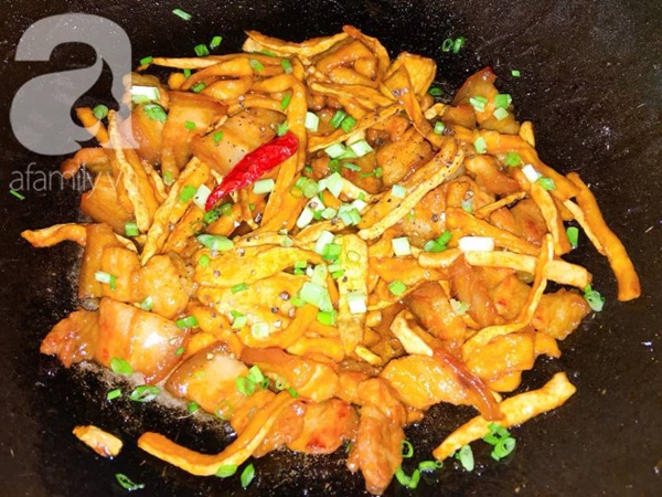 Mùa đông nhà tôi thường xuyên có món thịt ba chỉ rang kiểu này vì cả nhà ai cũng thích-6