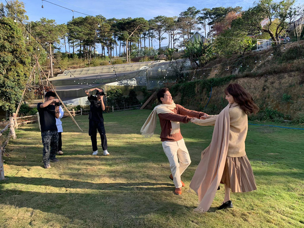 Nhã Phương - Trường Giang sau 1 năm cưới: Hiếm hoi chụp chung bộ ảnh, hậu trường thôi có cần tình và đẹp thế không?-3