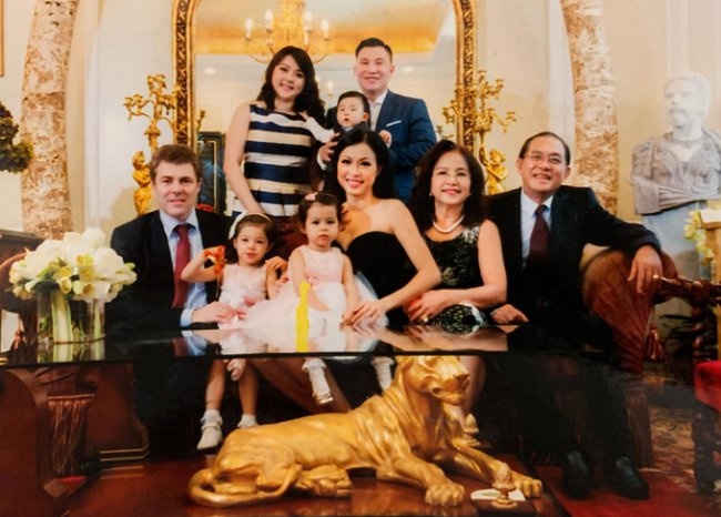 3 Hoa hậu giàu nhất VN: Biệt thự 100 tỷ của Hà Kiều Anh chưa bằng mỹ nhân có cung điện dát vàng-17