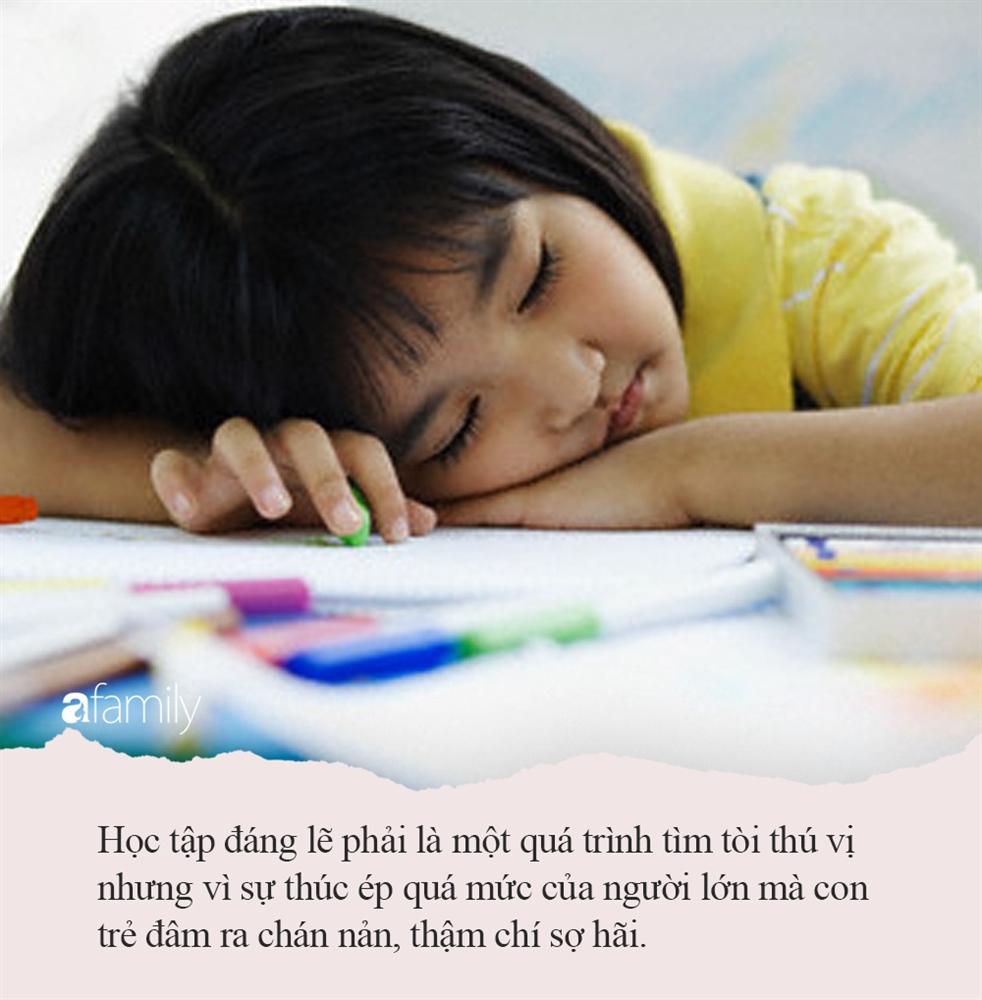 Không phải tự nhiên mà con học kém bạn bè, nguyên nhân có thể bởi 4 cách kèm cặp sai lầm của bố mẹ sau đây-1