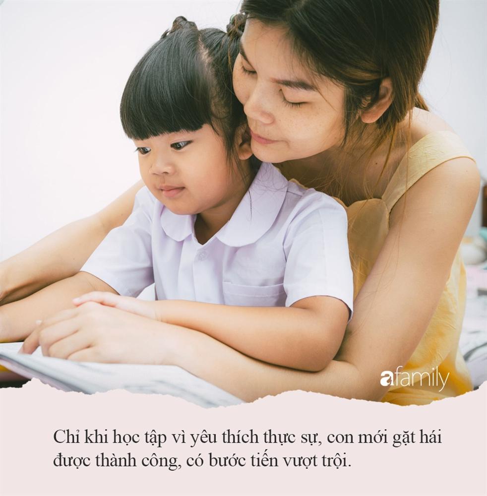 Không phải tự nhiên mà con học kém bạn bè, nguyên nhân có thể bởi 4 cách kèm cặp sai lầm của bố mẹ sau đây-4