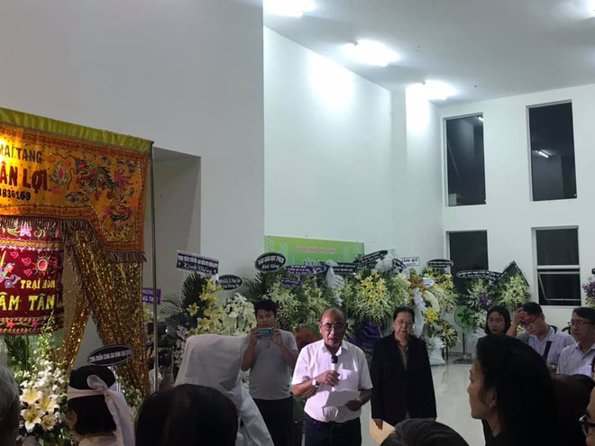 Vợ nghệ sĩ Nguyễn Chánh Tín liên tục ngã quỵ khi đưa tiễn chồng về nơi vĩnh hằng-3