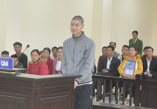 Trả thù người bố, nam thanh niên xông vào trường đâm chết nam sinh lớp 5-1