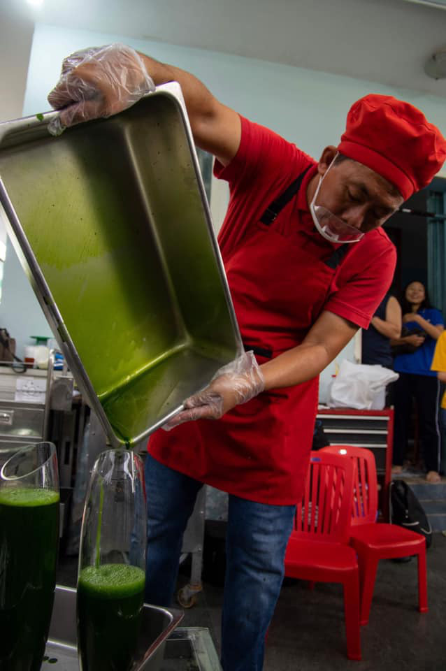 Chuyện lạ từ những chiếc bánh chưng làm bằng máy bán chạy như tôm tươi-1