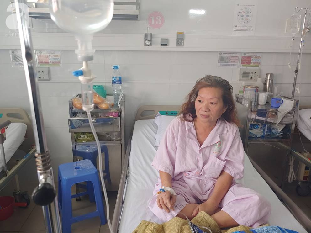 Mẹ nhồi máu cơ tim nặng được người dưng đưa đi cấp cứu, con gái ruột nói nghèo quá, không lo được rồi biệt tăm-1