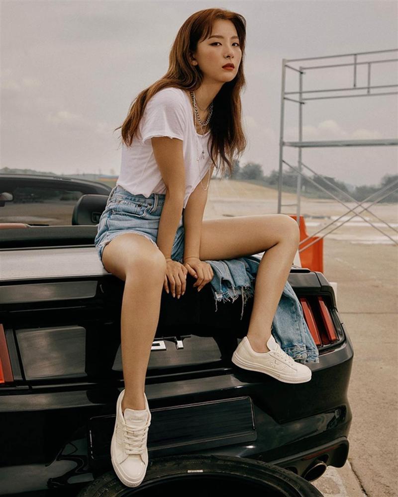 Jisoo và dàn mỹ nhân Hàn khoe dáng chuẩn với quần jeans bó sát-1