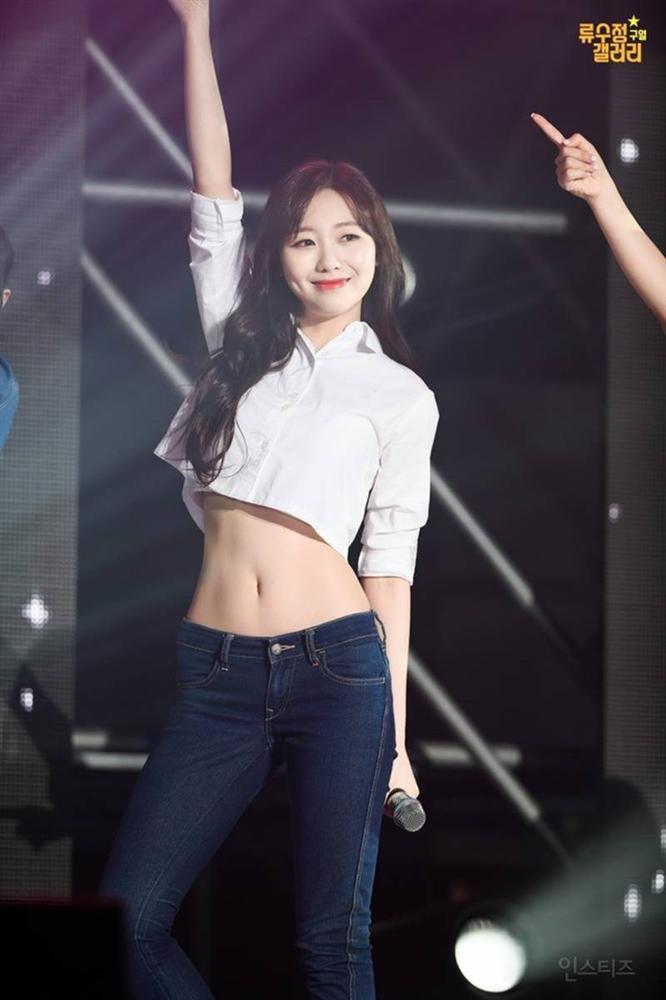 Jisoo và dàn mỹ nhân Hàn khoe dáng chuẩn với quần jeans bó sát-9