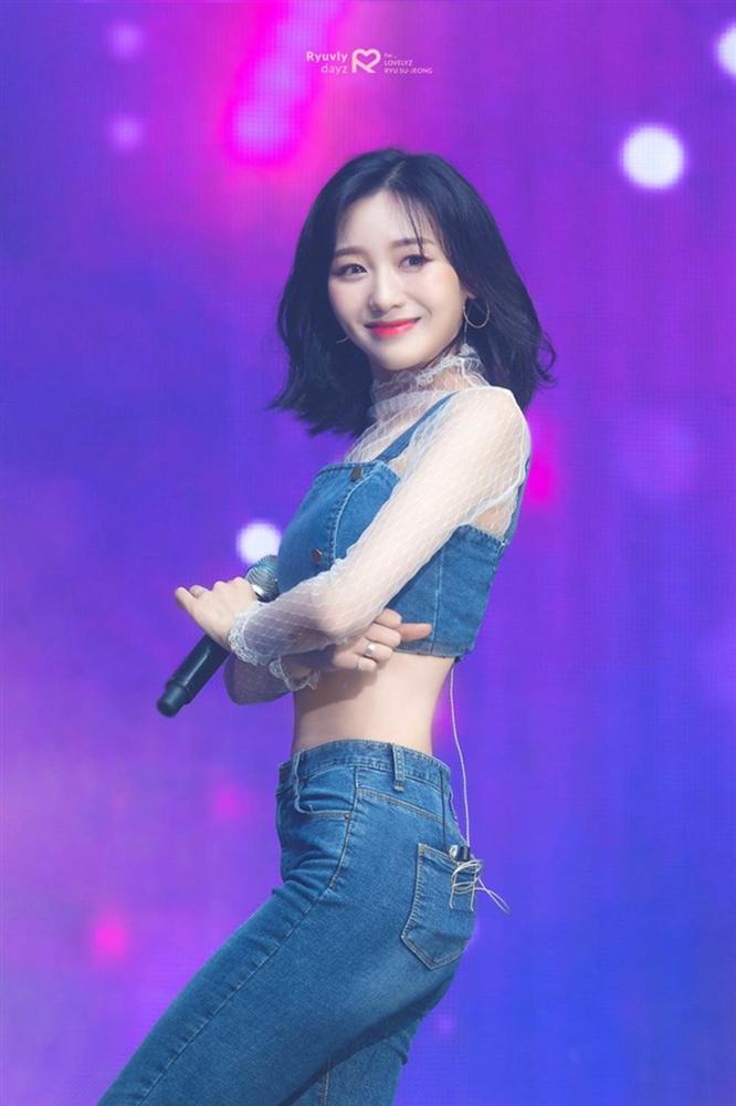 Jisoo và dàn mỹ nhân Hàn khoe dáng chuẩn với quần jeans bó sát-10