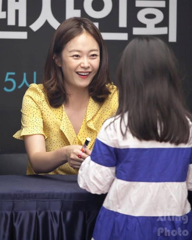 2 thành viên nữ Running Man ngoài đời đều có gu ăn mặc giản dị-13