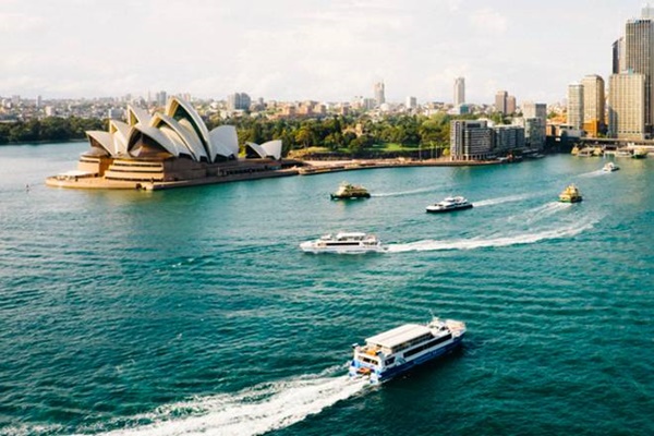 Thêm loạt ảnh Before/After chứng minh sự tàn khốc của đại hoạ cháy rừng nước Úc: Khắp nơi ngập trong khói, địa điểm du lịch bị huỷ hoại hàng loạt-1