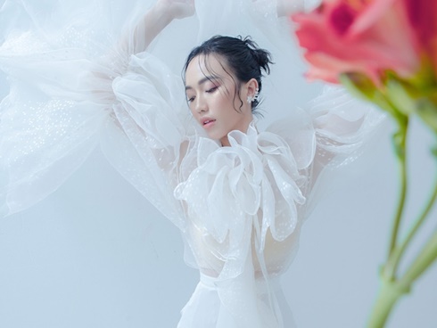 Suốt ngày mặc đồ giấu dáng, đâu ngờ vòng 3 của Diệu Nhi cực tròn đầy khi diện quần bó sát-15