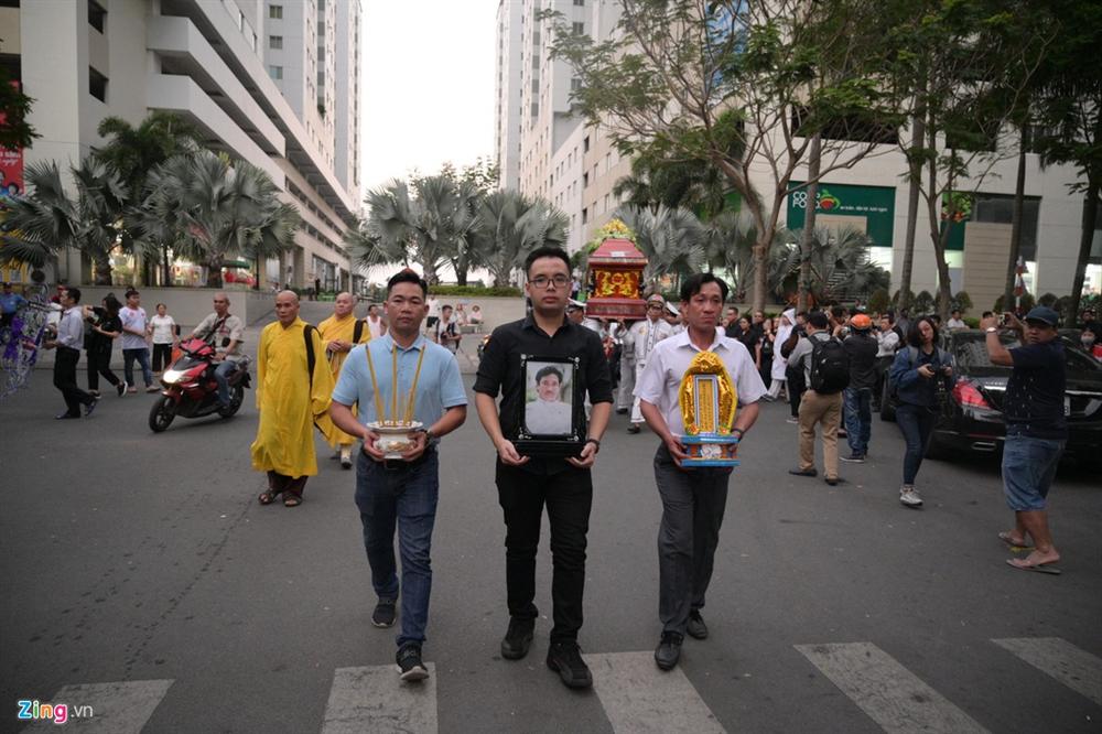 Lễ tang Chánh Tín: Con trai về muộn, khóc òa trước linh cữu cha-7