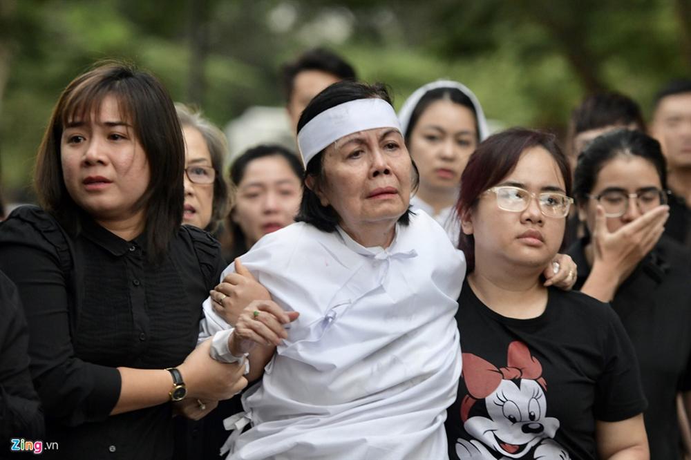 Lễ tang Chánh Tín: Con trai về muộn, khóc òa trước linh cữu cha-8