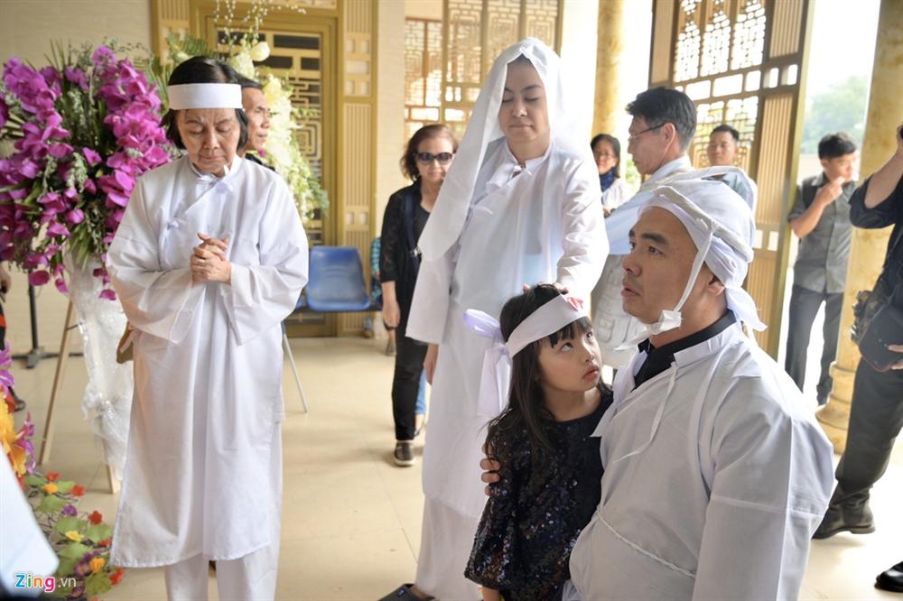 Lễ tang Chánh Tín: Con trai về muộn, khóc òa trước linh cữu cha-9